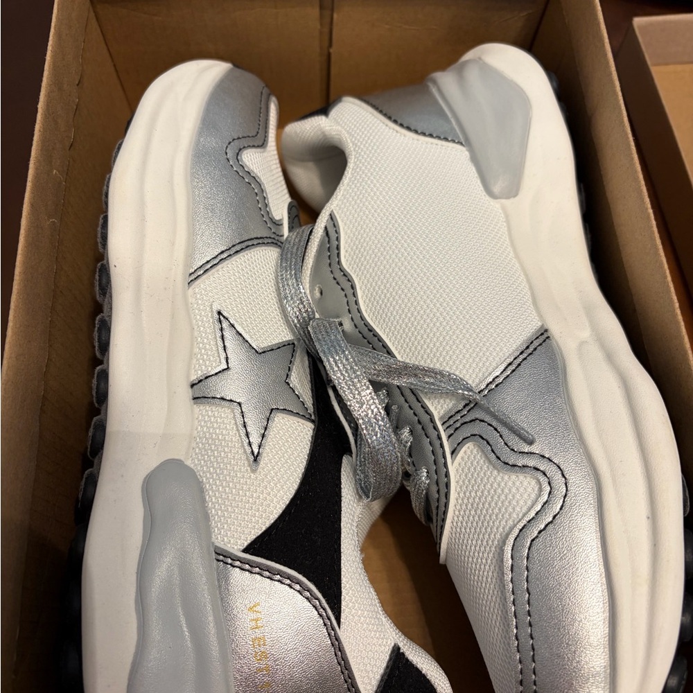 Vintage Havana Silver and White Sneakers Women or Teens, Size 8M